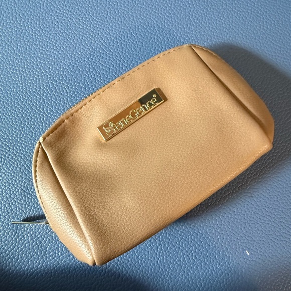 Bombshell Diamond and Pink Glitter Gloss with remover - Picture 5 of 5